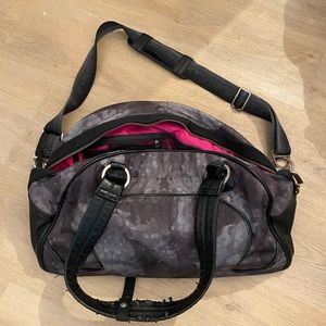 Lulu lemon duffel bag